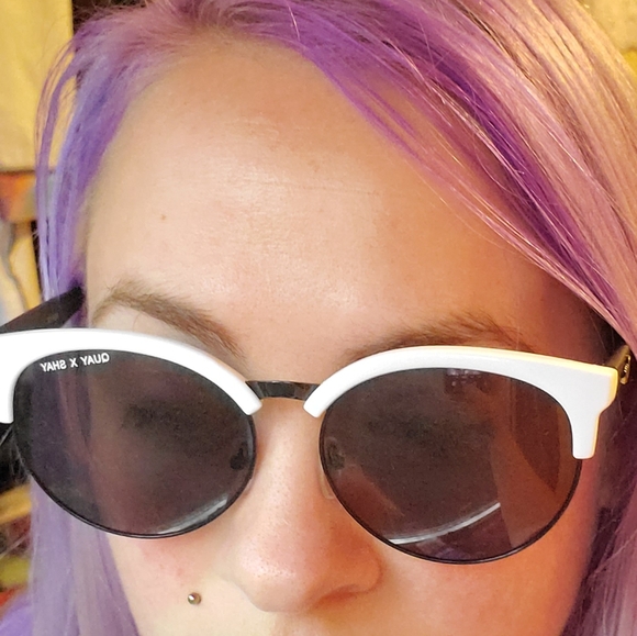 Quay x Shay Vida Sunglasses - Picture 7 of 7